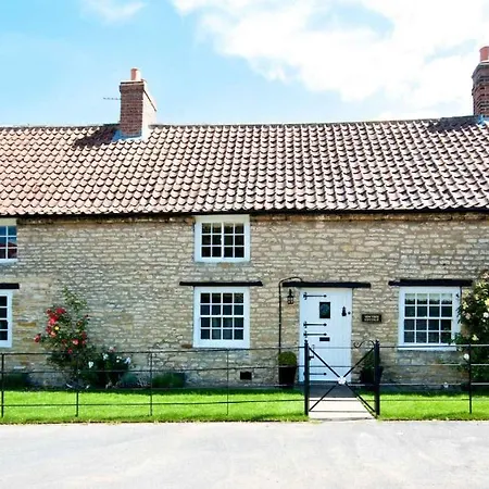 Stunning Yew Tree Cottage Westow Exterior photo