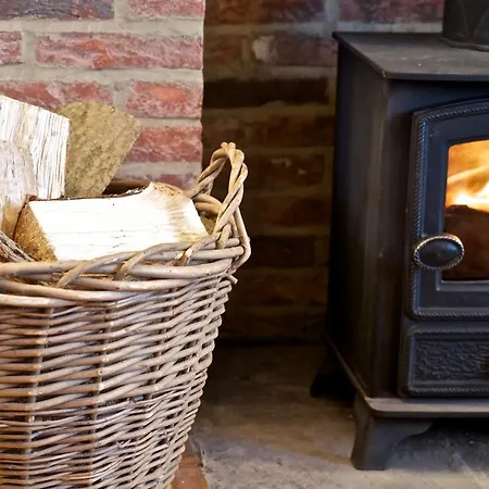 Stunning Yew Tree Cottage Westow Room photo