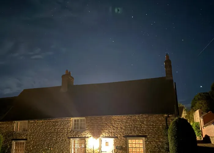 Stunning Yew Tree Cottage